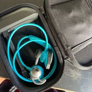 Bose Soundsport Blue with Charging Case and Sizecuffs